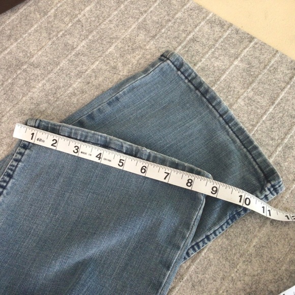 Women Levi’s 520 Low Rise Boot Cut Light Wash Jeans - Picture 6 of 11